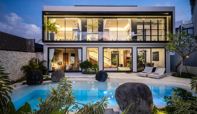 NEW 6BR Luxury Estate I Butler I Jacuzzi I Breakfast I in the central Pererenan Canggu