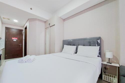 Nice and Elegant Studio near Campus at Pacific Garden Alam Sutera Apartment By Travelio in Tangerang