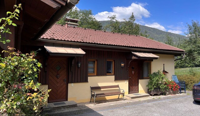 Nice apartment in villa for 4 people with WIFI, TV, terrace and pets allowed in Äussere Einöde