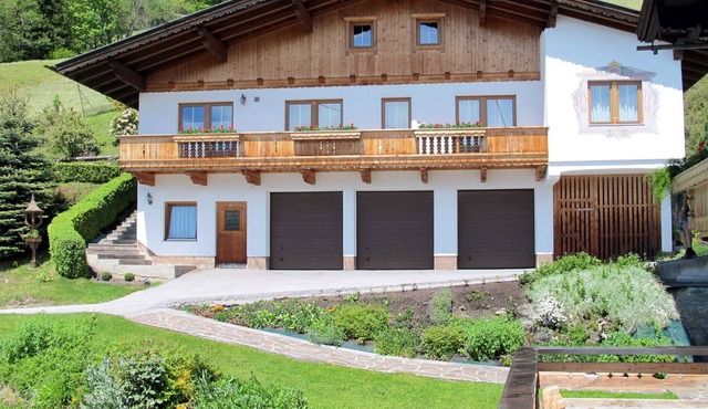 Nice apartment for 5 people with WIFI, TV, patio and parking in Zellbergeben