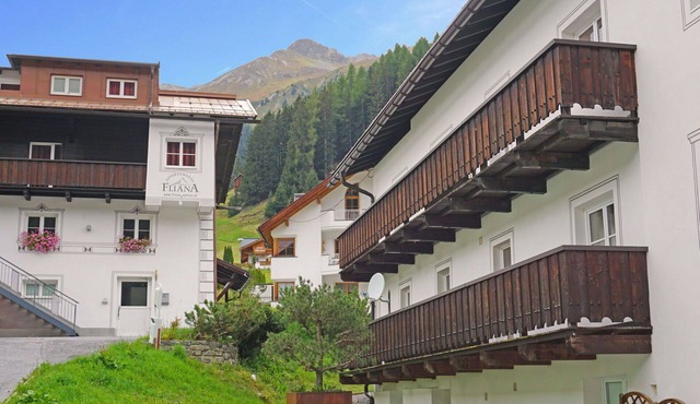 Nice apartment for 4 guests with WIFI, TV, balcony, pets allowed and panoramic view in Ischgl