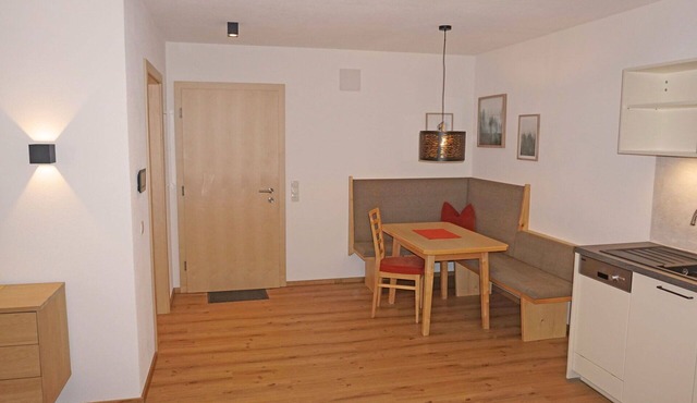 Nice apartment for 4 people with WIFI and TV in Schnann