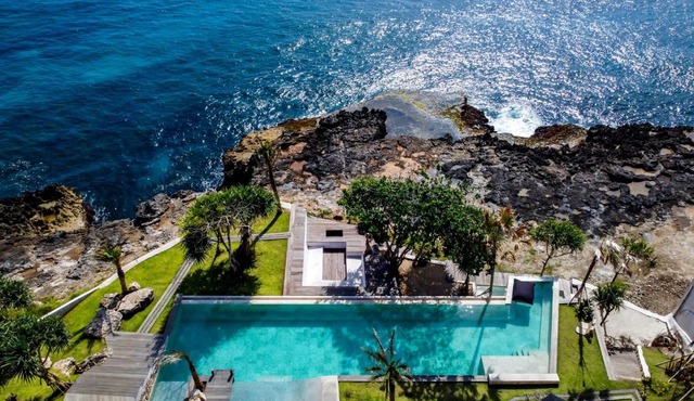 Oceanfront 5BR Luxury Villa, 22m Pool, Best Sunset in Lembongan