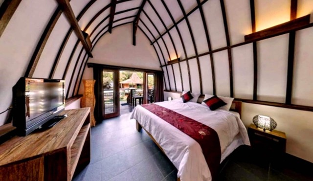 Oceans 5 Dive Resort
