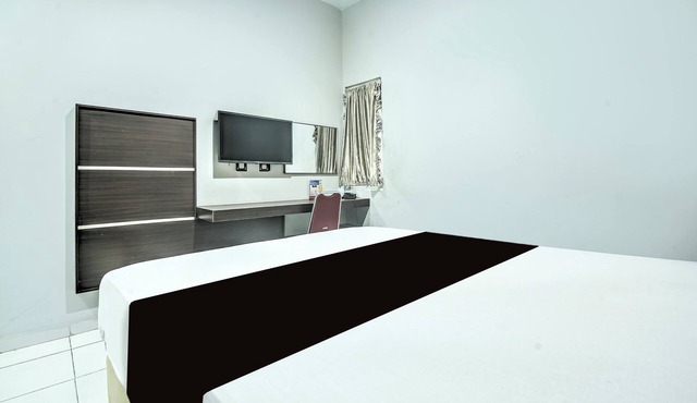 OYO 94781 Hotel Lucky Inn Makassar
