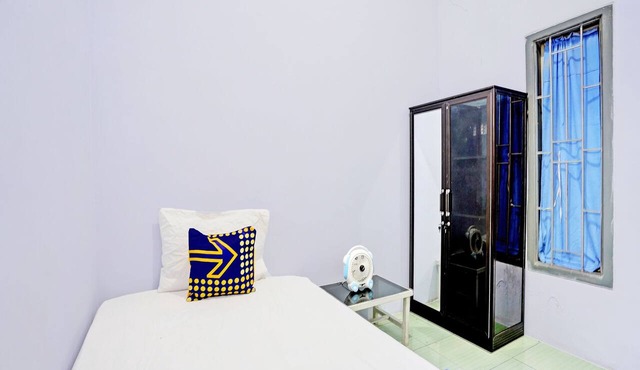 OYO Life 92937 Kost Putri Sarkara Syariah