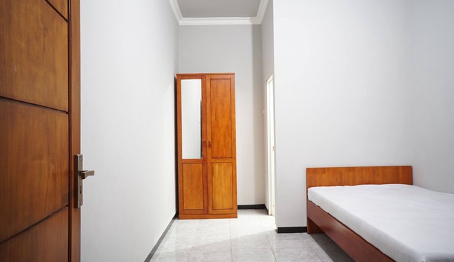 OYO Life 93045 Kost Putra Bu Ketut in Lumajang