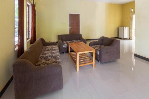 OYO Life 93409 Anugrah House in Midang