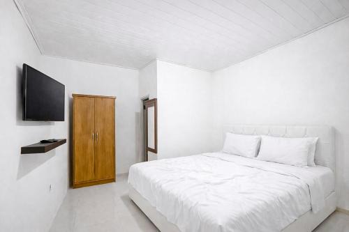 Pilot Guesthouse Tasikmalaya Mitra RedDoorz in Padayungan