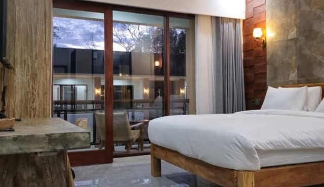 Pine Tree Beach Hotel in Gili Trawangan