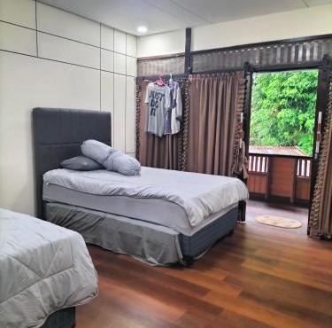 Pong Elak 'Guest House