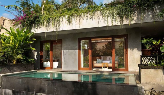 Private Heated Pool Villa with Jungle Views, Sun Deck & Tropical Serenity in Kabupaten Gianyar