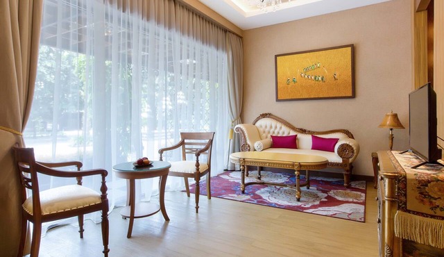 Ramada Suites by Wyndham Solo