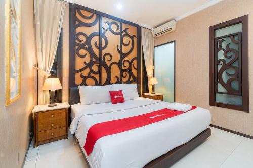 RedDoorz at Hotel Istana Permata Ngagel Surabaya
