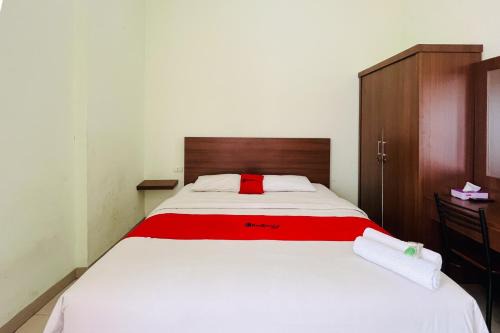 RedDoorz At Teratai Homestay Medan Amplas in Medan