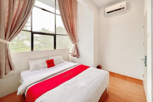RedDoorz at Theodore Homestay Medan