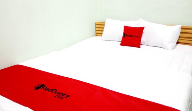 RedDoorz at Vera Guesthouse Alun Alun Kutoarjo in Banjarasri