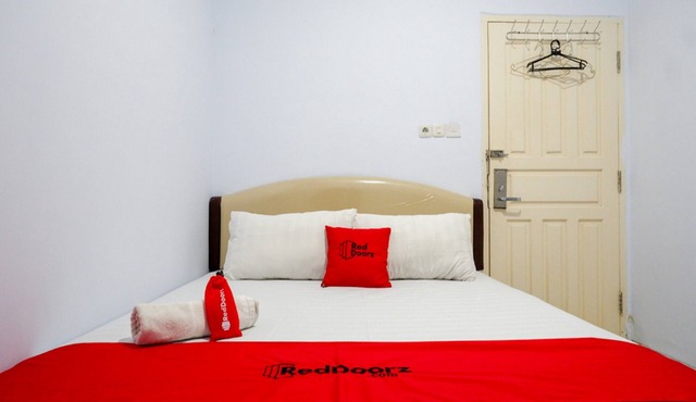 RedDoorz @ Hotel Bravo Pantai Kamali Bau Bau