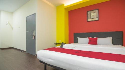 RedDoorz near ITC Mangga Dua in Jakarta