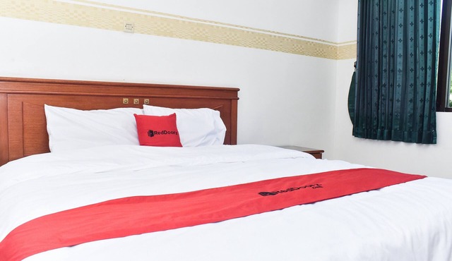 RedDoorz near Lenmarc Mall Surabaya