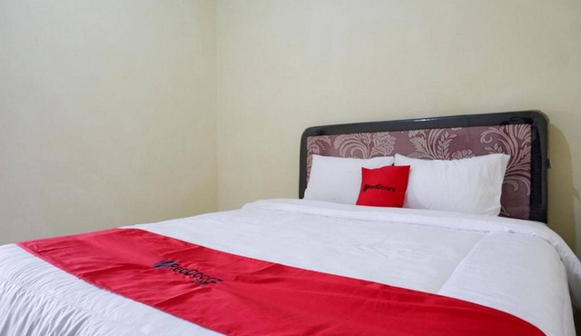 RedDoorz near Lippo Plaza Buton