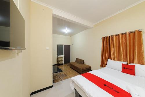 RedDoorz near The Jungle Waterpark Bogor in Bogor