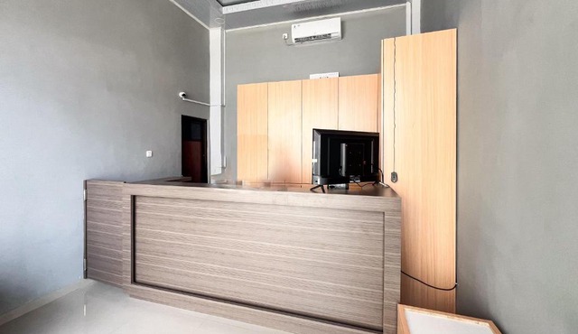 RedDoorz Plus at New Favour Hotel Gunung Dempo