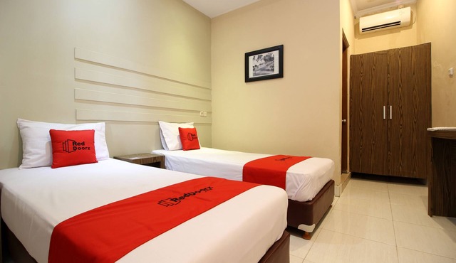 RedDoorz Plus @ Jalan Damai 2