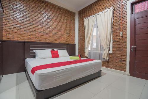 RedDoorz Plus near Cambridge City Square 2 Medan in Medan
