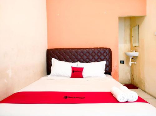 RedDoorz Syariah near City of Tomorrow Mall Surabaya in Surabaya