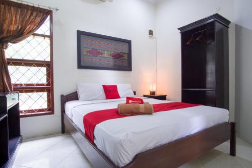 RedDoorz Syariah near Ngade Lake Ternate in Ternate