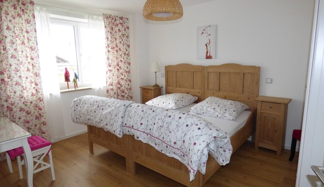 Rest and relaxation in the countryside in nostalgically decorated bedrooms in Pöttmes