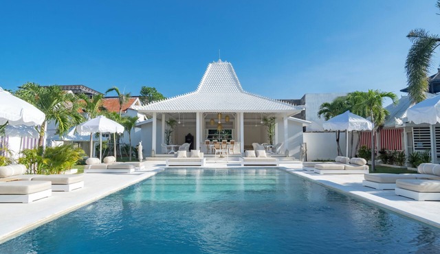 RIA ULUWATU Tropical Chic Hotel