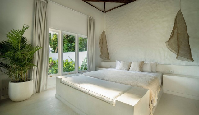 RIA ULUWATU Tropical Chic Hotel