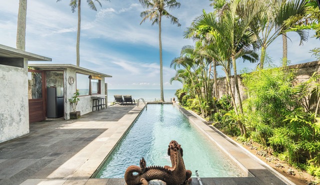 Romantic 1 b/r Oceanfront Escape with Private Pool in Balian Beach