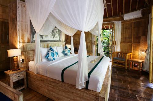Romantic Bamboo Villa & SPA Ubud in Tegalalang