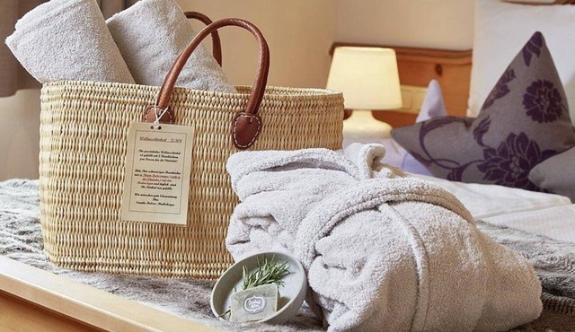Romantic Suite Price of Honor - B&B up to 3 nights - Gut Sonnberghof Naturhotel in Mittersill