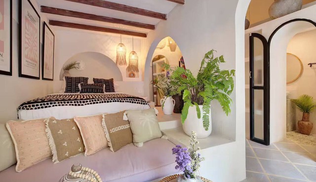Seminyak Beach Bungalow dua with Private Pool