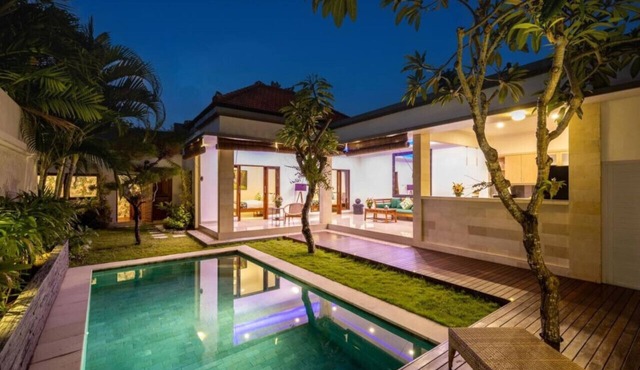 Seminyak lush tropical paradise close to Eatstreet