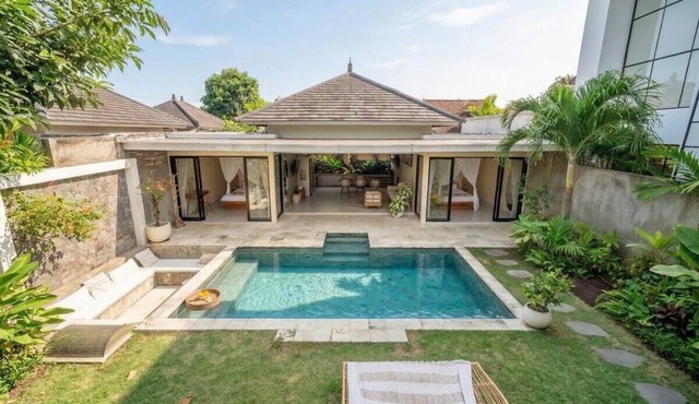 Serene 2BR Retreat w Pool & Lounge, Canggu's Heart in Kuta Utara