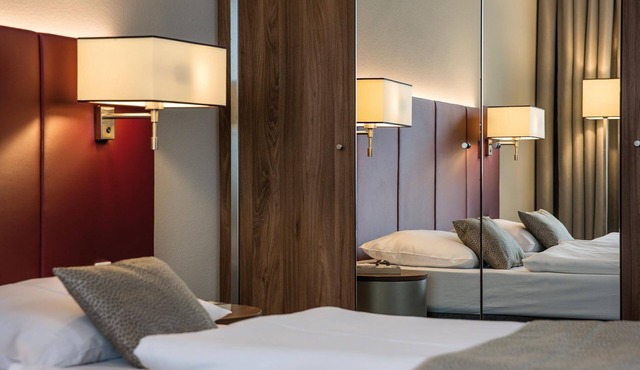 Single room with shower or Bathroom, toilet - Austria Trend Hotel Europa Salzburg in Salzburg