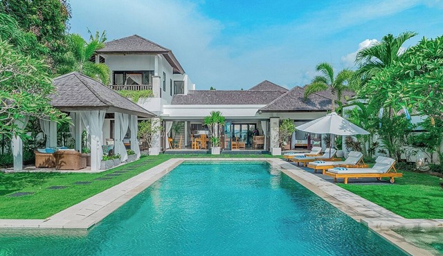 SO3005 - Waterfront 3 Bedroom Villa in Nusa Dua