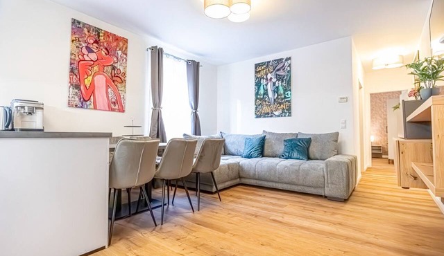 Spacious 2BR and 1LR Apartment, Around Donaustadt in Wien