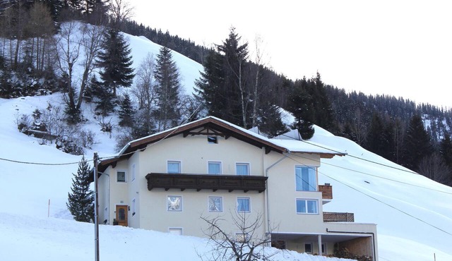 Spacious apartment on the edge of the forest in Tobadill
