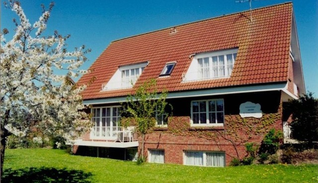 Spacious three-room apartment with 2 bathrooms, accommodating up to 8 people in Kellenhusen