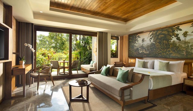 Spacious Ubud Suite with Rice Field Views, Soaking Tub & Private Terrace in Kabupaten Gianyar