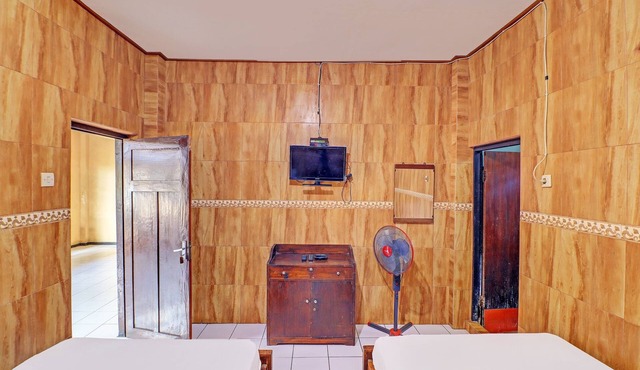 SPOT ON 92028 Hotel Surya Near Pelabuhan Gilimanuk
