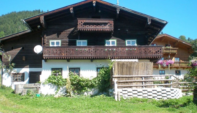 Stunning private villa for 15 guests with WIFI, TV, terrace and parking in Kleinhöch