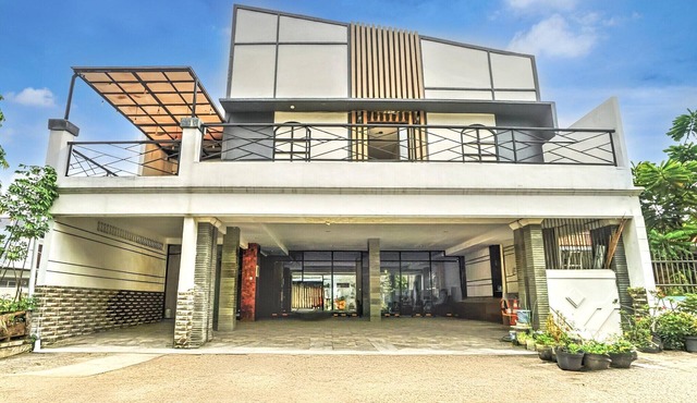 Stylish Budget Stay in Indonesia with Free WiFi
