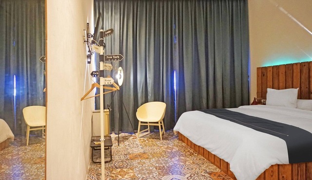 Stylish DBL Suite Escape W/Free WiFi and Parking
